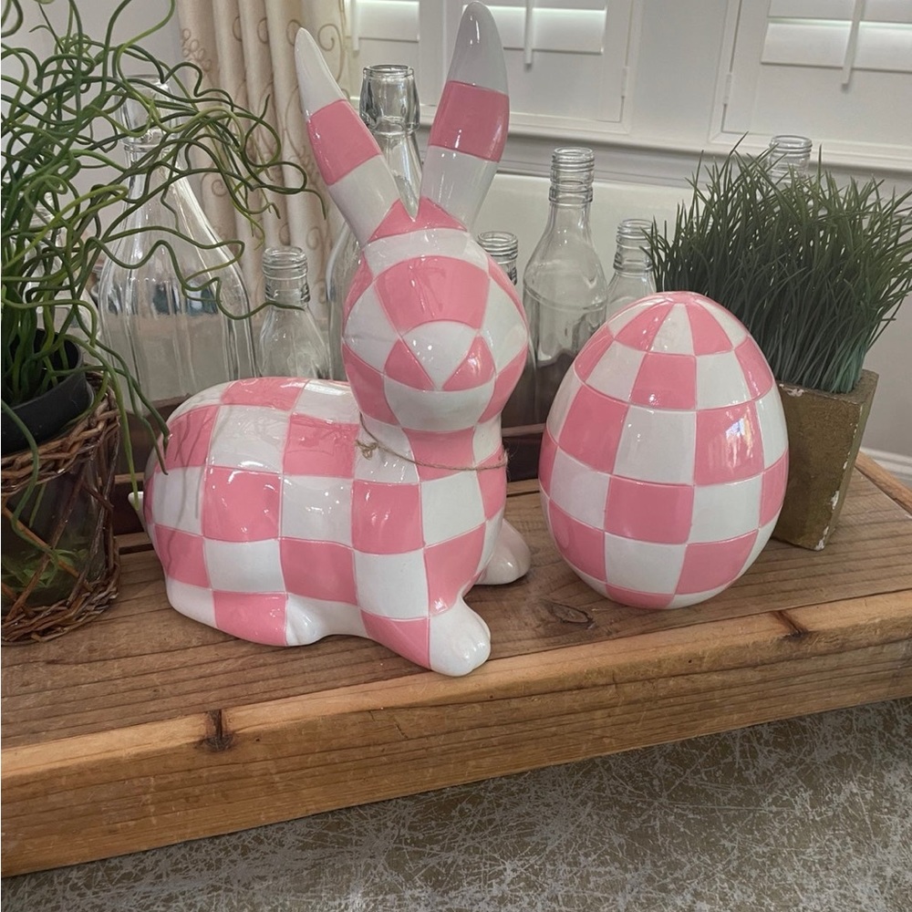 PINK DESIGNER INSPIRED CHECKERED EASTER BUNNY & MATCHING EGG
‼️LAST ONE ‼️‼️VHTF